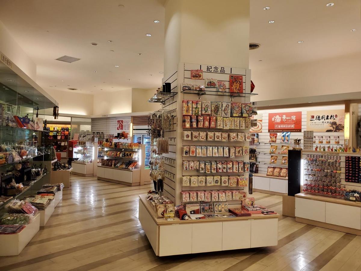 Parkview Hotels & Resorts Hualien Kültér fotó The interior of a typical duty-free shop at Changi Airport, Singapore