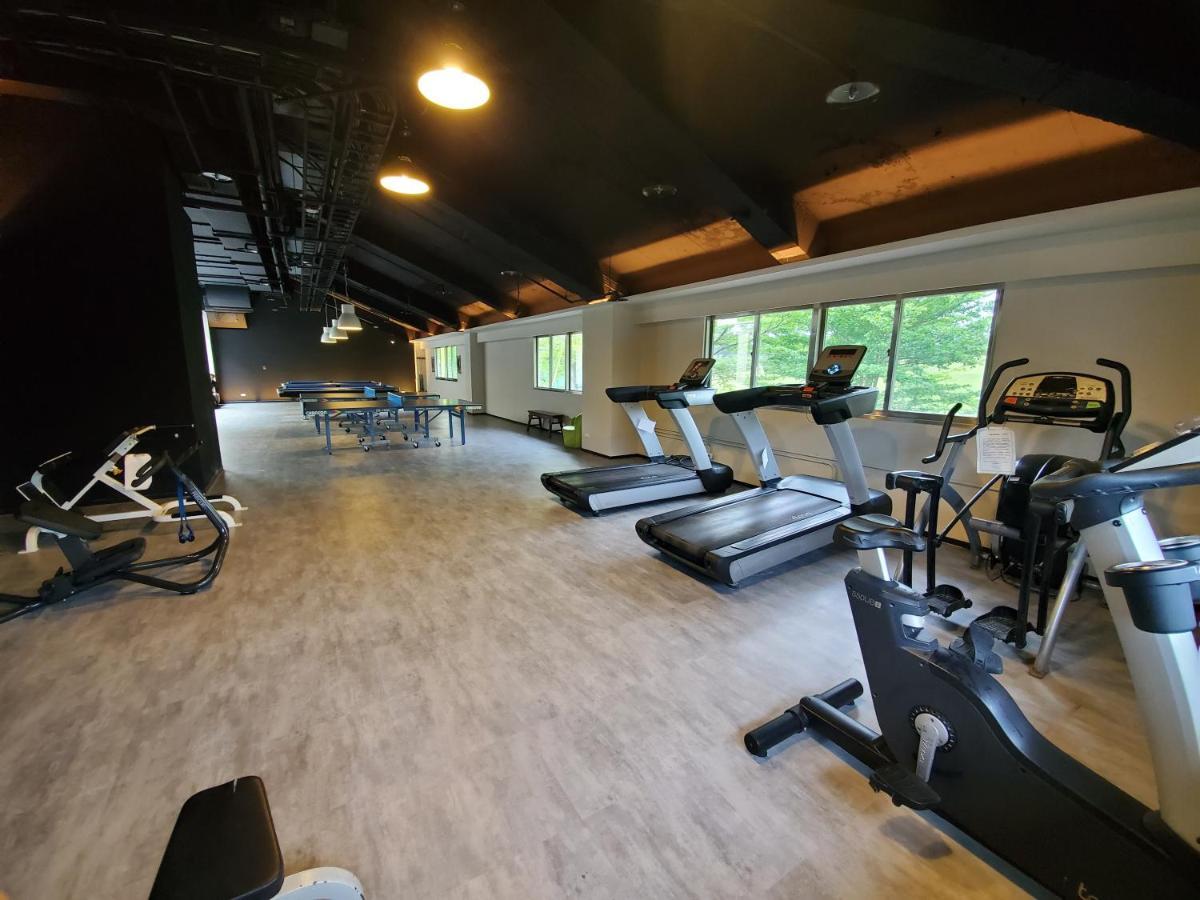 Parkview Hotels & Resorts Hualien Kültér fotó The gym at the Student Life Center