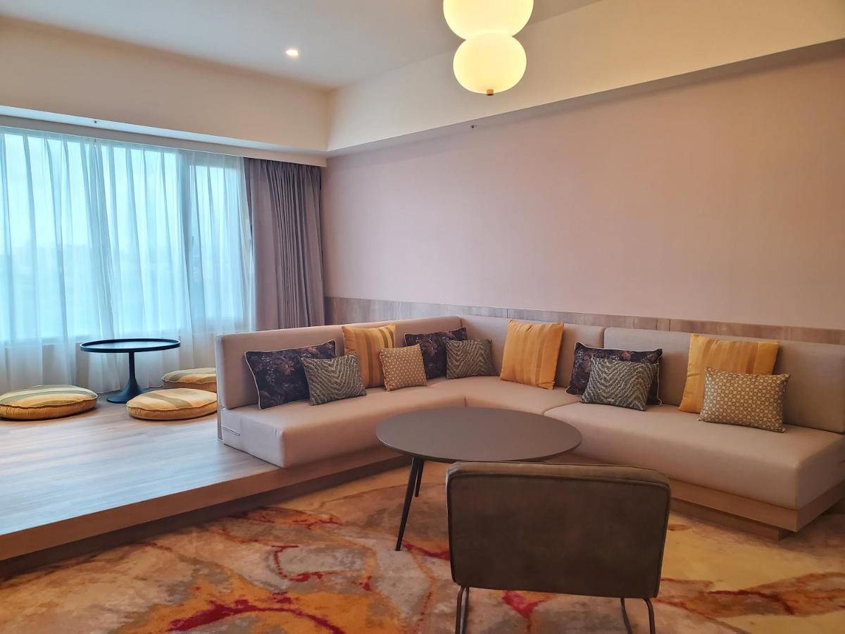 Parkview Hotels & Resorts Hualien Kültér fotó A living room in a hotel